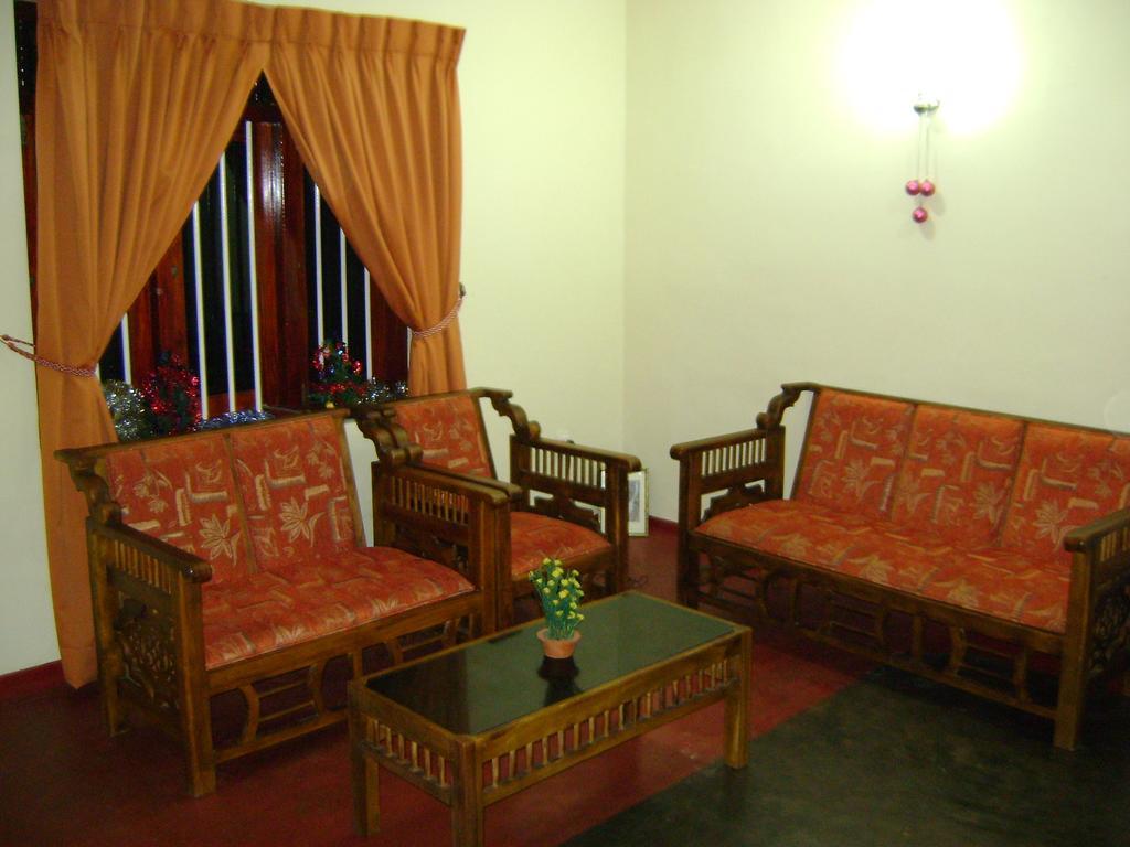 Family Guest House Mirissa Exterior photo